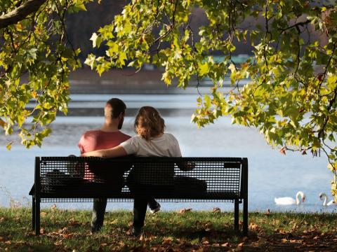 Kommunikationsprobleme vermeiden: 4 Sünden, die eine Beziehung dauerhaft ruinieren